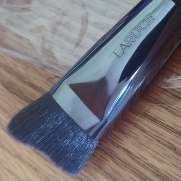 PR PRICE REDUCED SS LARUCE New in package Flat Angle Makeup Brush LR331 - Picture 1 of 4